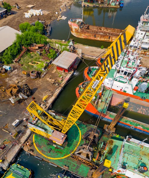 Deck cranes and cargo handling equipment at port