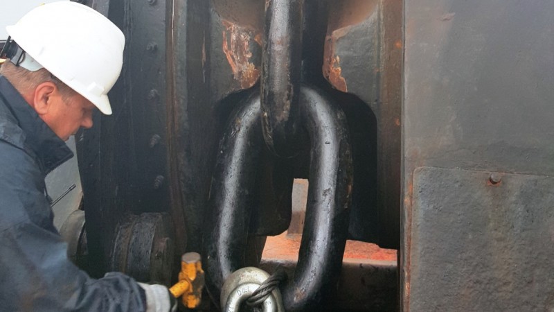 Bulk carrier main deck